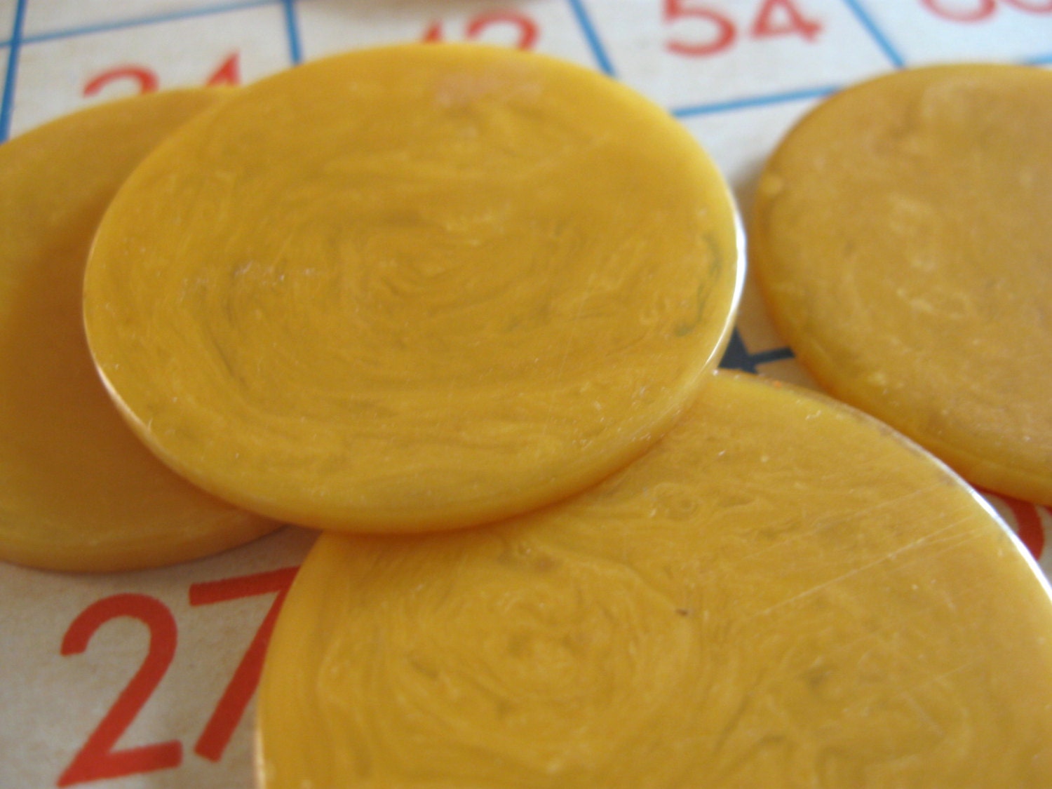 5 vintage bakelite poker chips, bakelite game pieces, bakelite jewelry supply, yellow bakelite