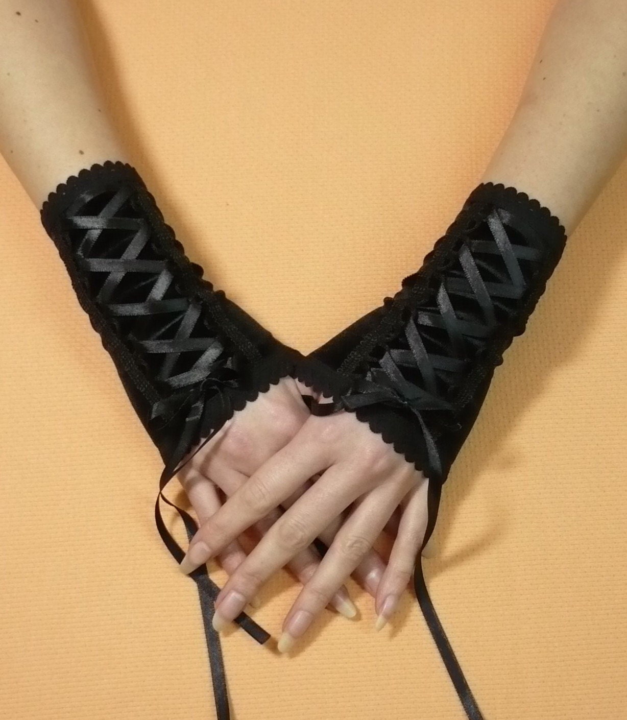 Black Velvet Fingerless Gloves, Short Laced armwarmers, Gothic Wedding Harajuku , Noir Mitaines, Steampunk Gloves,Lolita Style, Corset