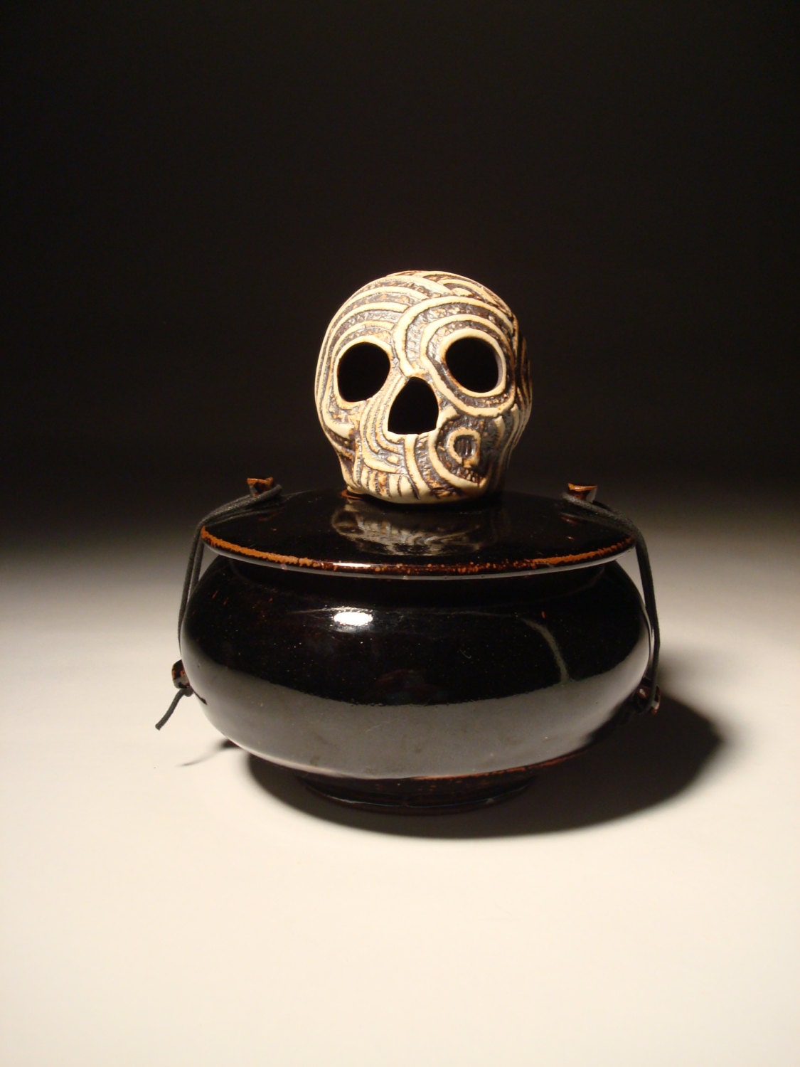 Circles Skull Urn Covered Jar