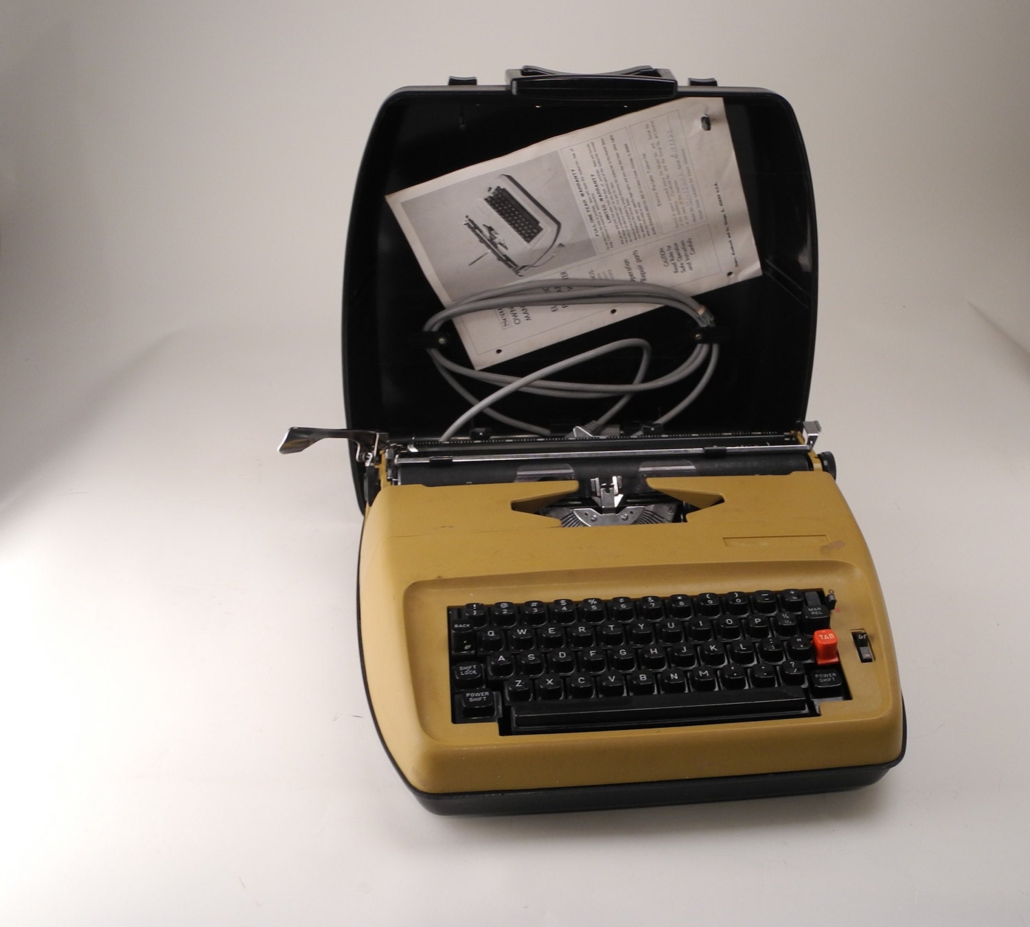 Vintage Electric Typewriter with case by Msmichiganroux on Etsy