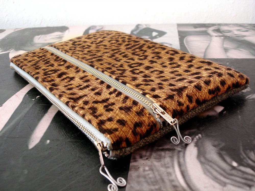 Leopard Print Double Zipper Clutch