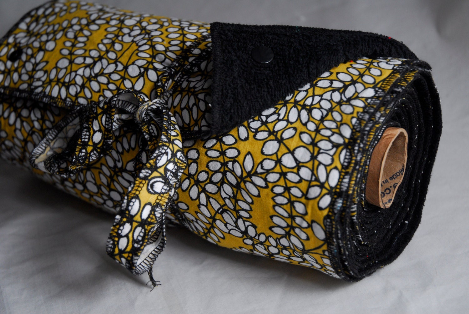 Yellow and black beauty Unpaper Towels