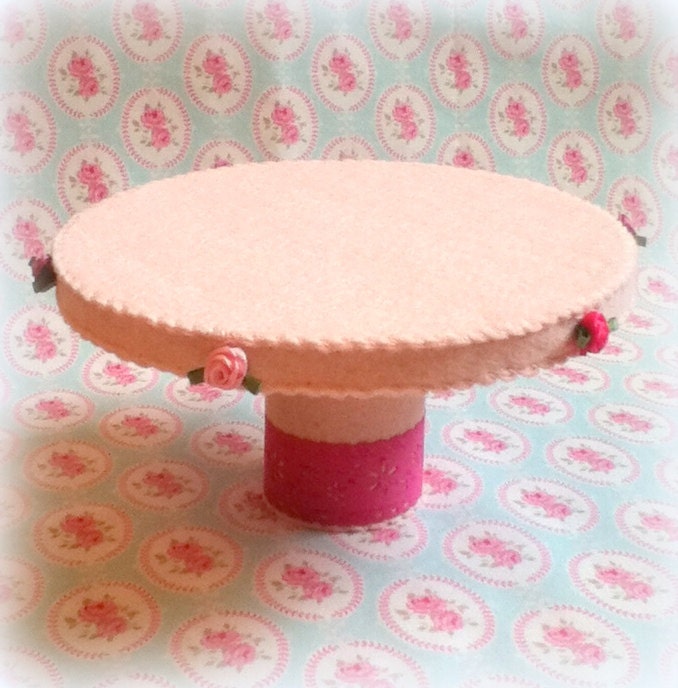 lovely felt 7" cake stand, will fit my large cakes any colour