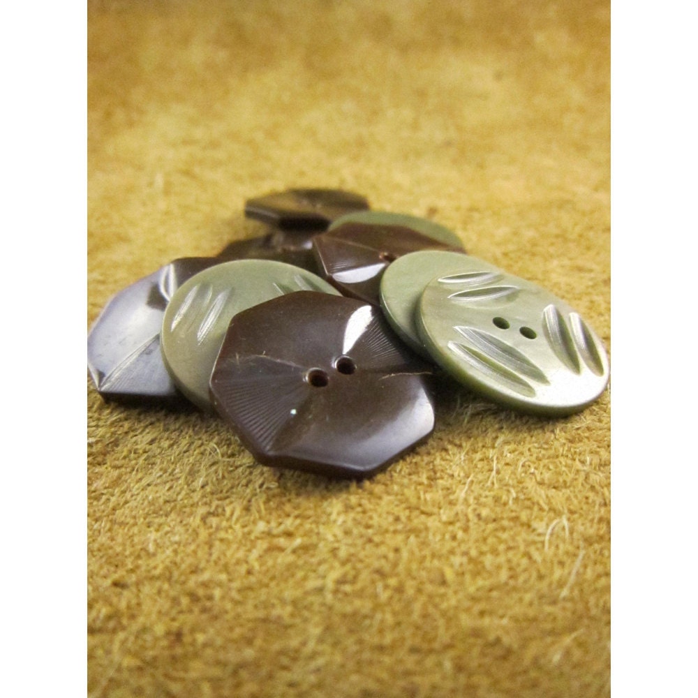 Sage Green & Dark Chocolate Brown Plastic Vintage Button Assortment - Vintage Plastic Buttons - Total of 10 Buttons