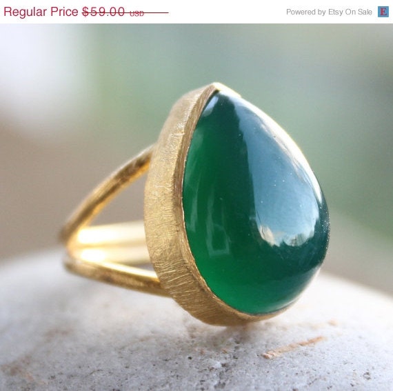 SALE 15 OFF Gold Green Onyx Gemstone Adjustable Ring - Teardrop Stone - Emerald Green