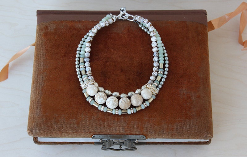 Saraswati necklace in beige - Semi-precious stones jade and beige statement short necklace