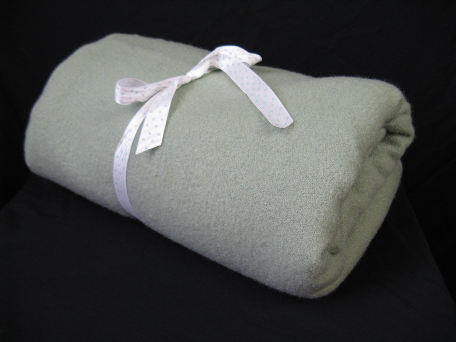 vintage sage green kenwood wool blanket. full size.