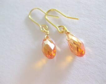 Honey colored czech crystal dangle earrings. Vintage inspired wedding jewelry