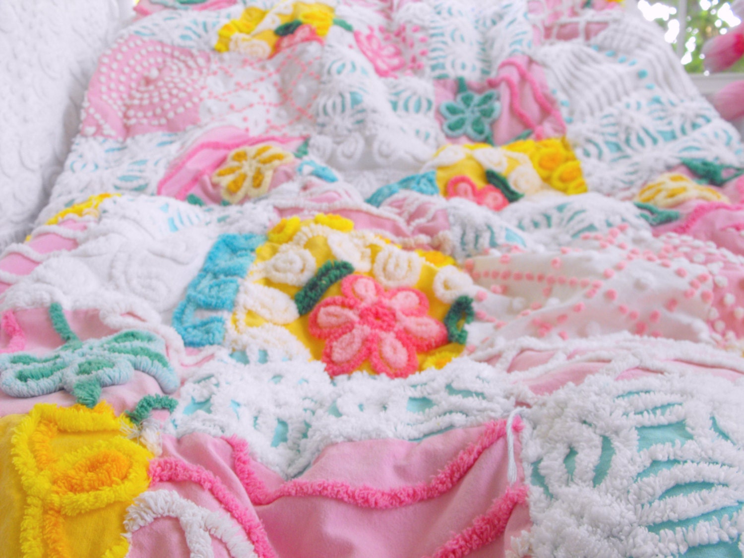 GORGEOUS VINTAGE CHENILLE Patchwork Quilt Throw Size Soft And Snuggly