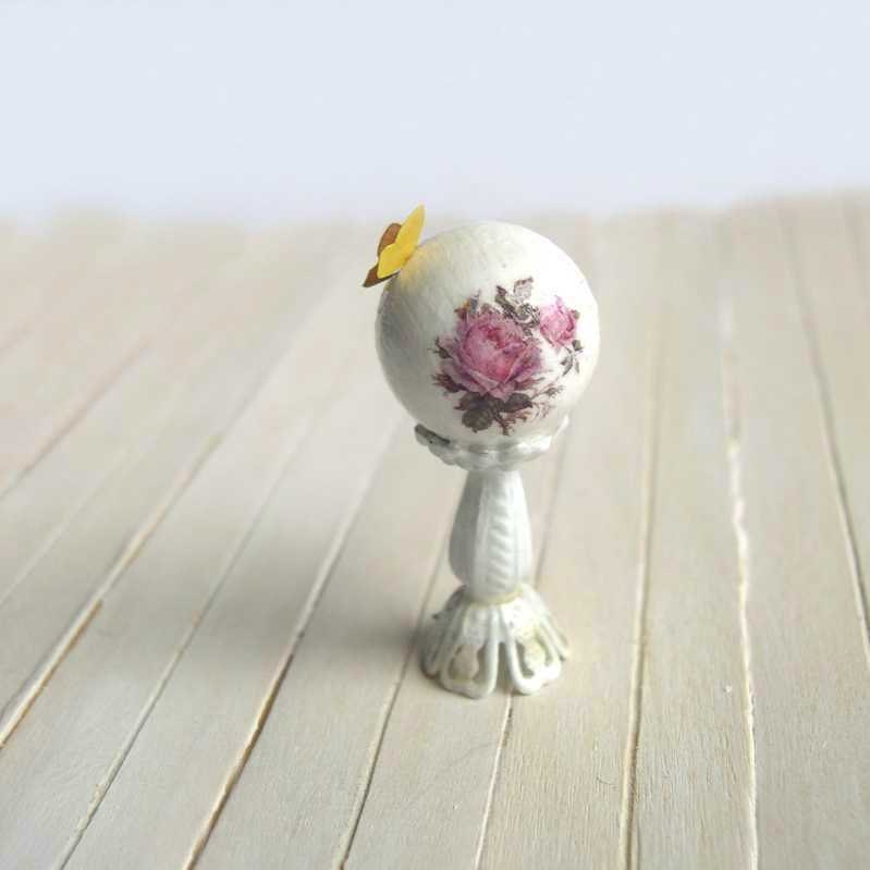 Dollhouse Decorative ball with rose in 1/12 scale