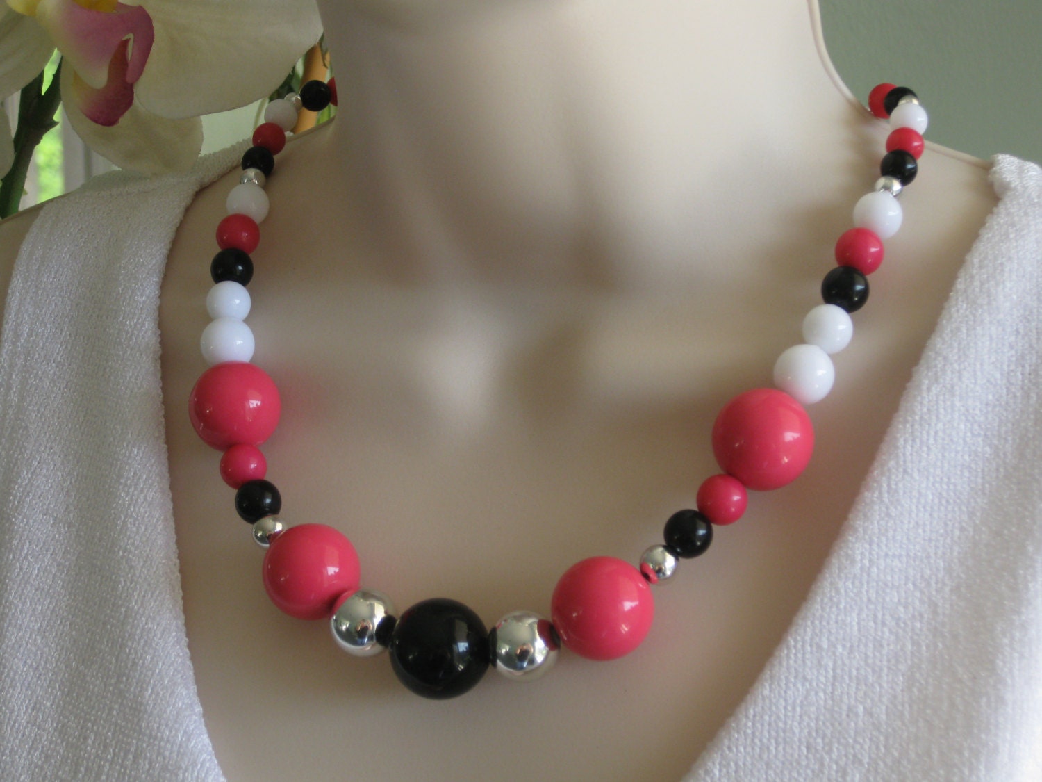 Retro, Vintage Necklace, Beaded Necklace, Pink, White, Black Necklace, Chunky Beaded Necklace, Bead Necklace, Chunky Beads