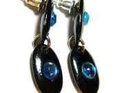 black and blue dangle pierced vintage earrings O