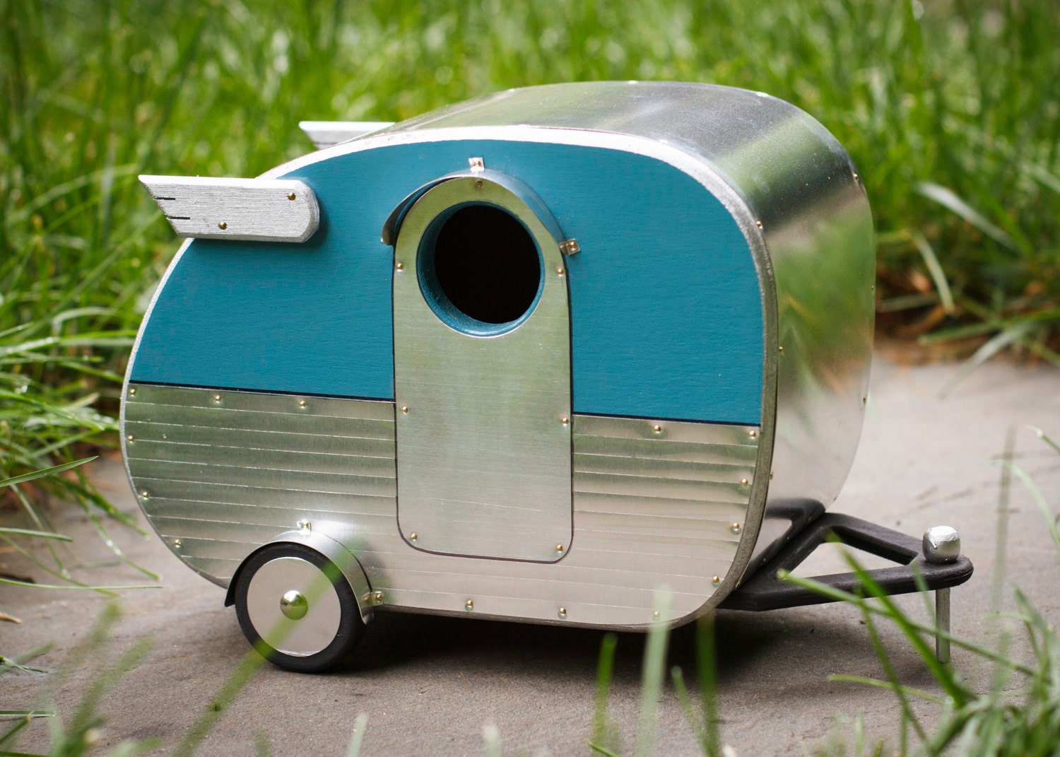 Vintage Camper Birdhouse