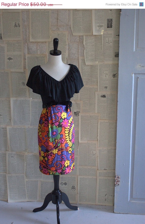 SALE Vintage 1970s Dress 70s Mini Dress Hippie Abstract Floral Ruffled Dress Womens Size Small