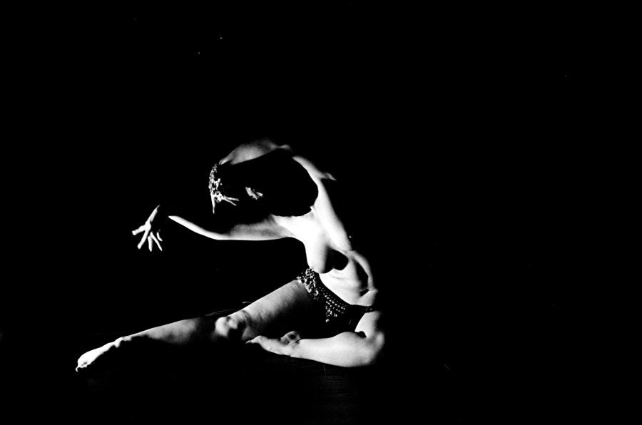 Nude art female belly dancer bw fine art photo print wall art - Dancing in the dark - BW - 05