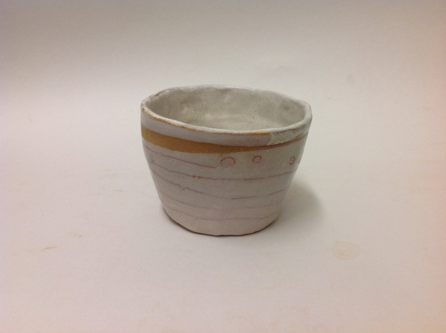 Hand made ceramic bowl - Red behind white