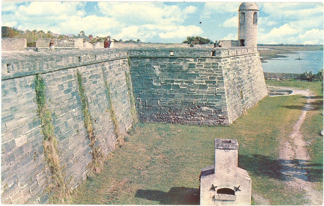 Vintage Florida Postcard - Saint St Augustine - Watchtower and Eastern Walls Castillo de San Marcos National Monument