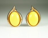 Vintage Trifari Yellow Lucite Gold Tone Modernist Earrings