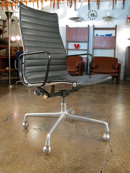 Eames Aluminum Group Black Leather Executive Chair