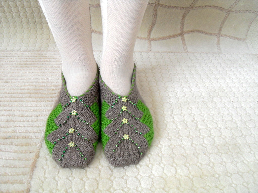 Women socks, Handmade Slippers, Turkish Knitted Slippers, Authentic footwear, Stylish foot wear, Oatmetal and Green Slippers