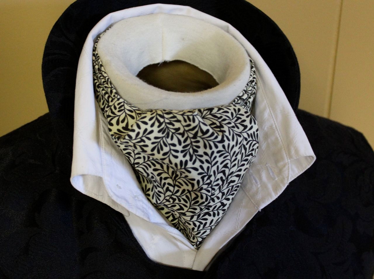 Cotton - DAY Cravat Victorian Ascot Tie Cravat - Vanilla Cream Vine