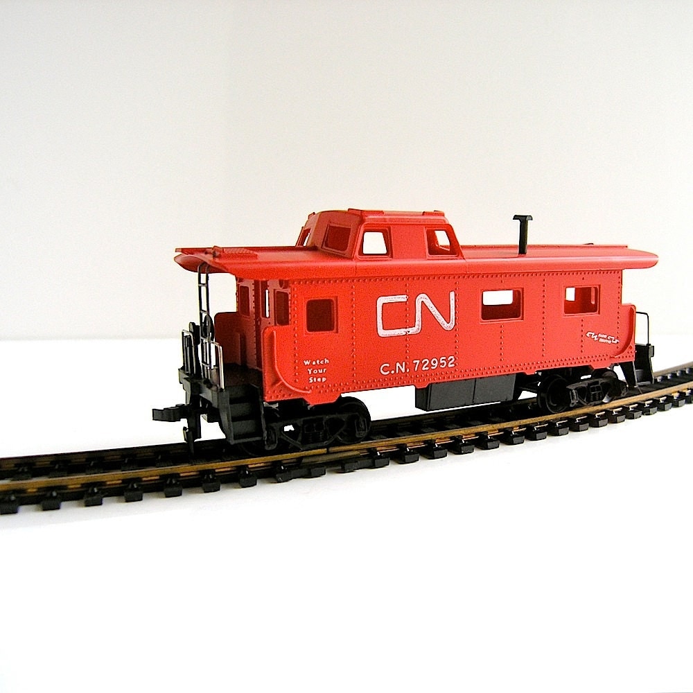 Tyco train 1960s vintage HO scale Canadian National caboose T327N-349 