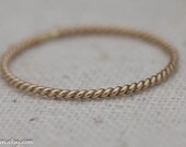 14K Gold Ring Twist Band