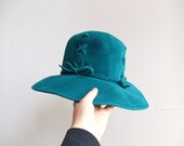 Vintage 1970s felt hat with adjustable wire brim and unique detailing