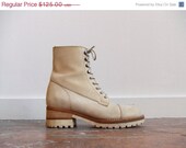 25% OFF STOREWIDE SALE Vintage 1990s stone beige lace-up leather ankle boots//////6
