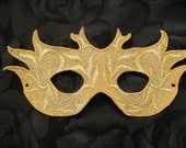 Flaming Queen Lace Mask in Gold
