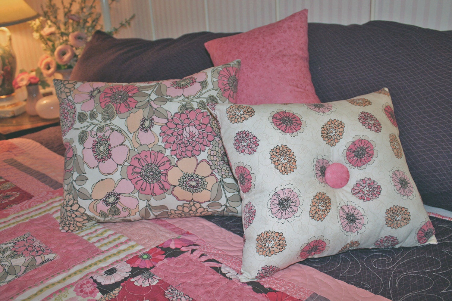 King quilt contemporary design set includes shams and throw pillows purple, pink retro