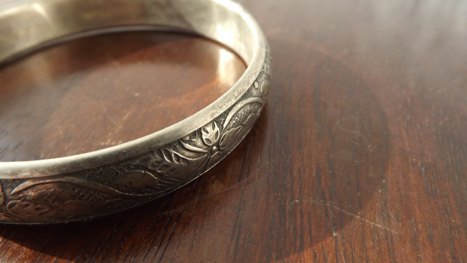 Boho bangle 70s metal bangle