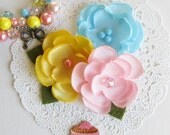 Cake frosting, set of 3 mini flower clips