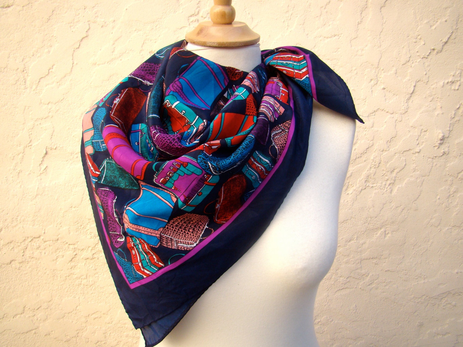 Vintage / 80s / Suitcase / Scarf