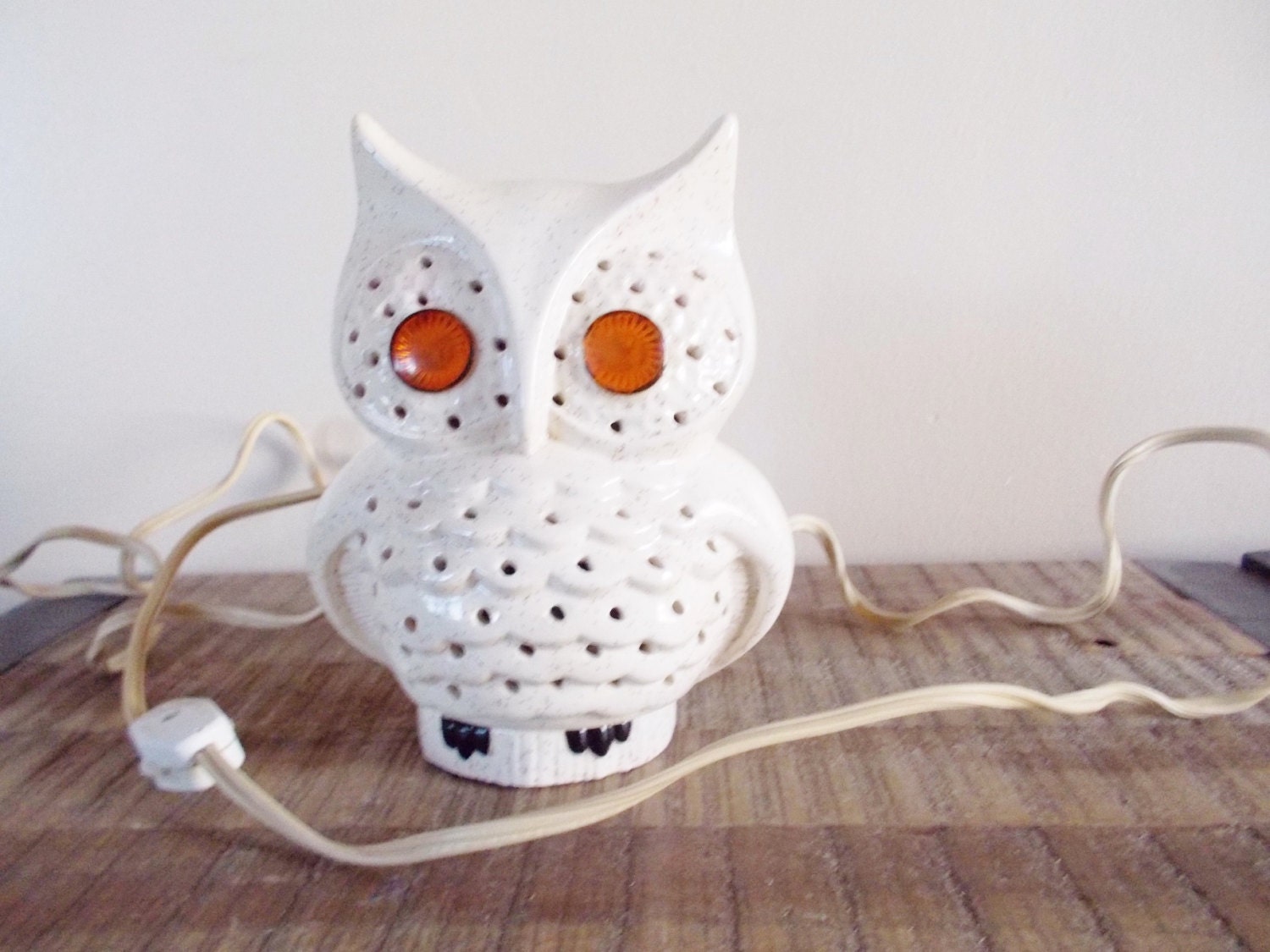 Vintage White Ceramic Owl Lamp / Nightlight