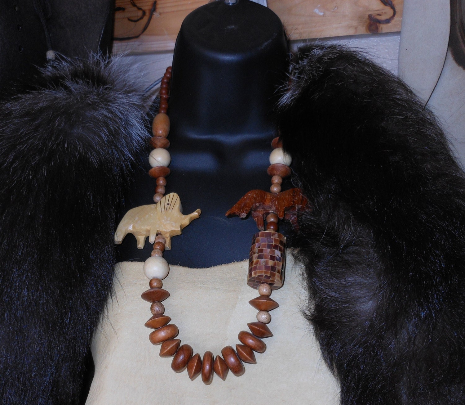 4 Mother's Day Give This Vintage Wooden Necklace of Various Shapes,Lion, Elephant Animals Women