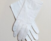 Vintage 1950's White Kid Leather Wrist Gloves