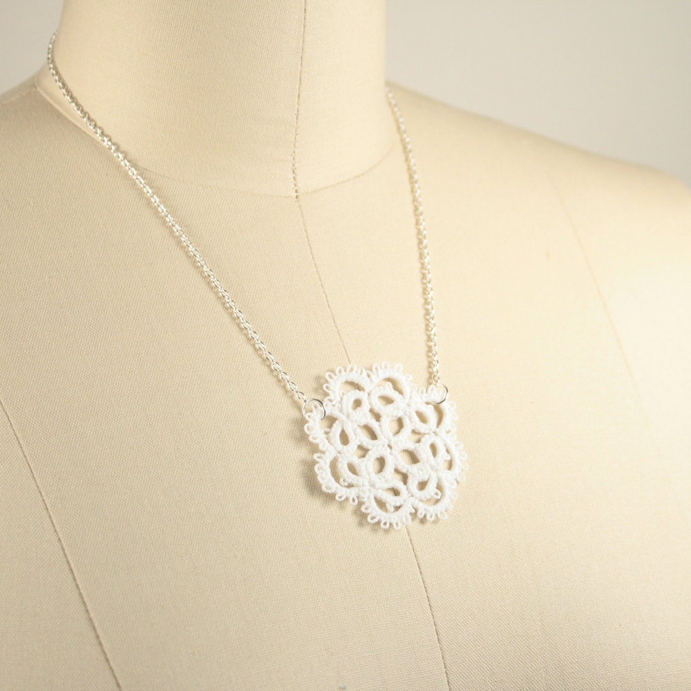 White Chrysanthemum Tatted Lace Necklace