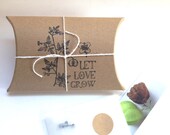 Reserved. Unique Heart Seed Favors. Set of 50 wedding favors with Custom Stamp. RUSH