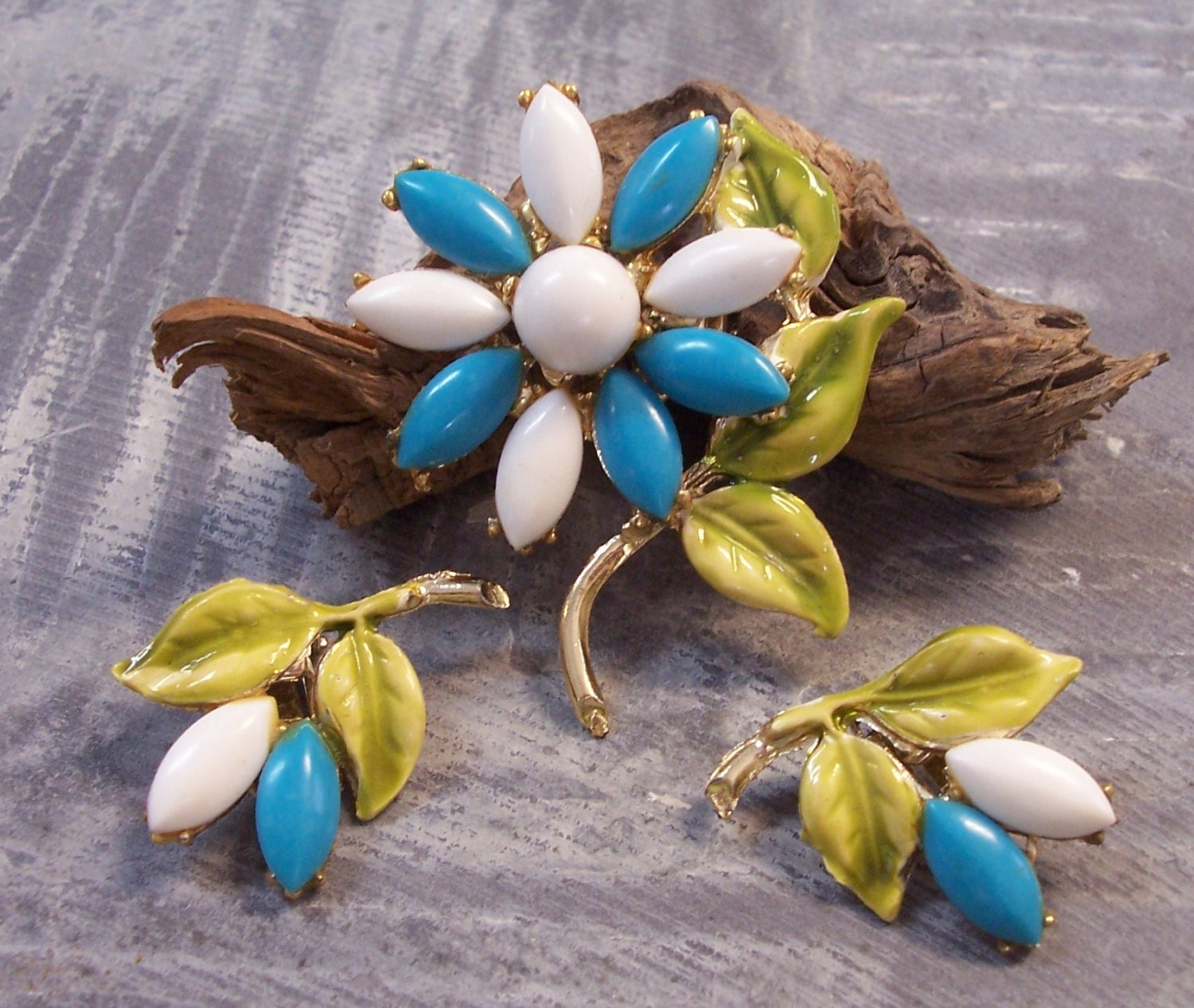 VINTAGE Enamel FLOWER Brooch Pin and Clip Earrings Demi Parure Set Blue White Glass Vintage Jewelry Destash (A101)