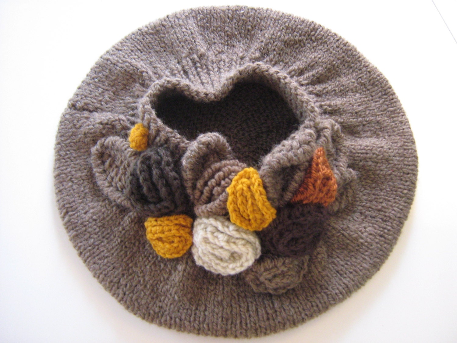 Handknitt beret - hat