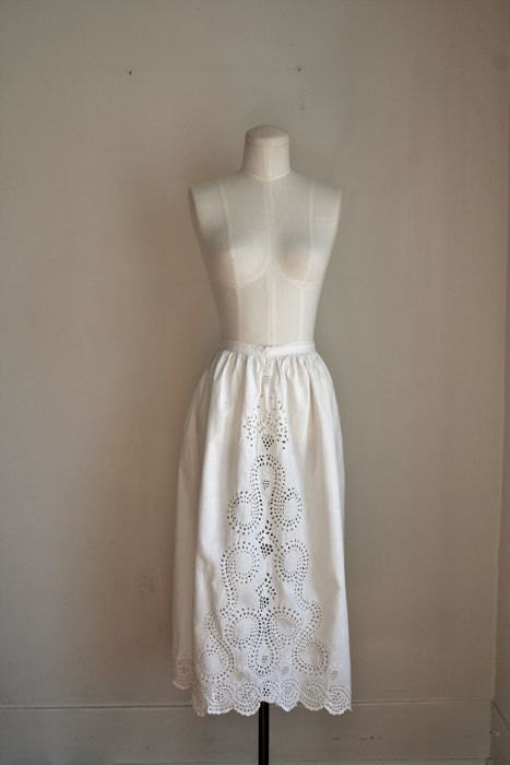 antique edwardian 1900s 1910s petticoat - SWISS EYELET white cotton under skirt / XS-S