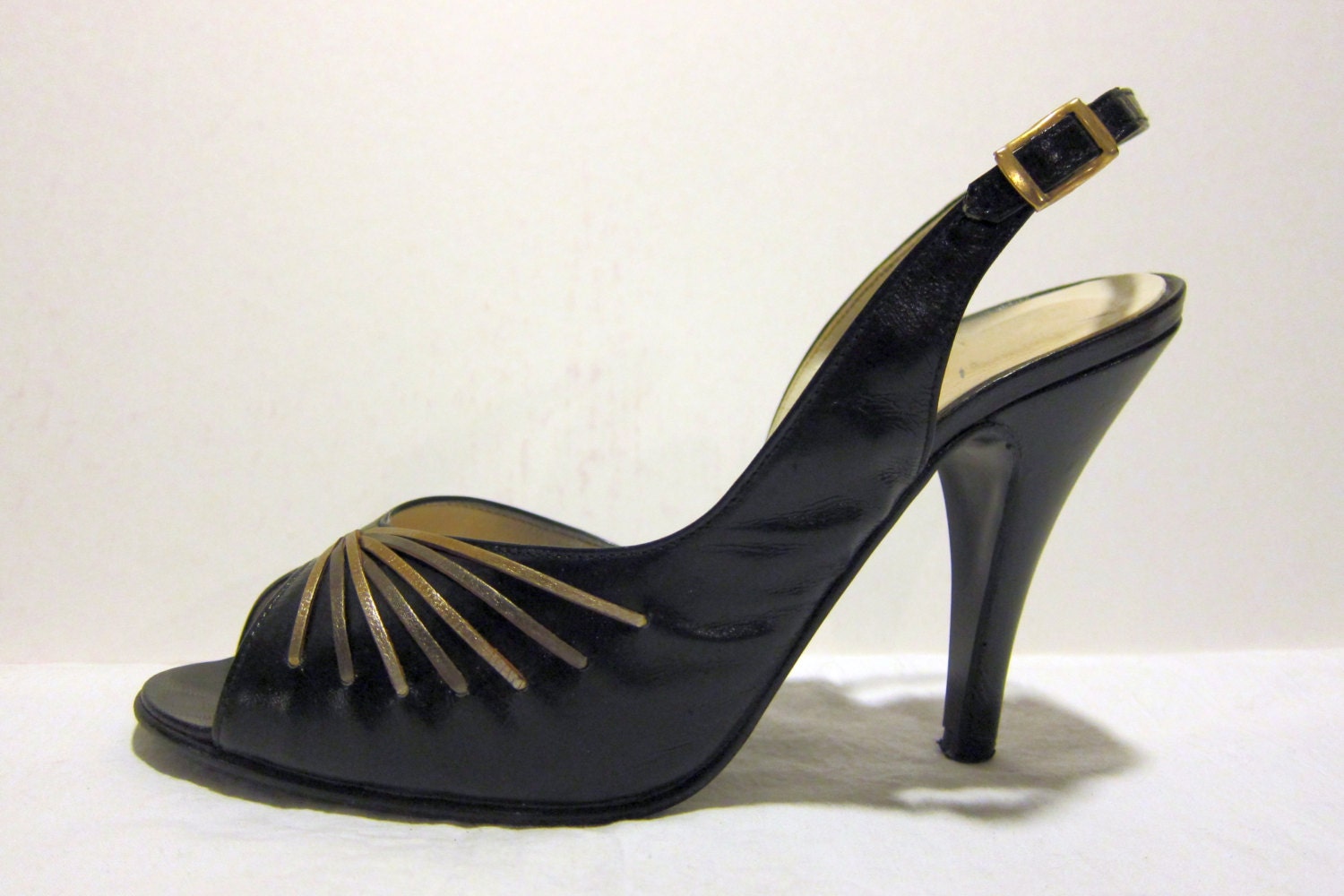 Vintage 1970s Shoes Open Toe Slingbacks in Black Leather with Metallic Trim Eldita's Size 6
