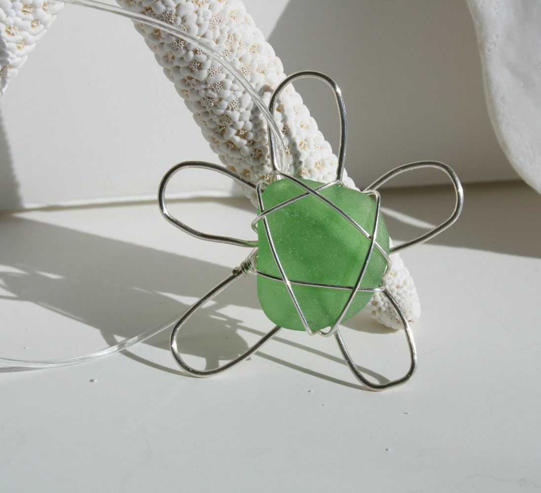 Green  Sea Glass Daisy Necklace Pendant