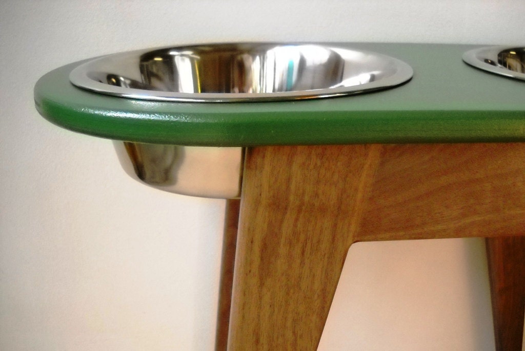 16 inch elevated feeder with painted top and wood legs