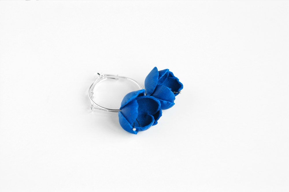 Leather earrings in blue