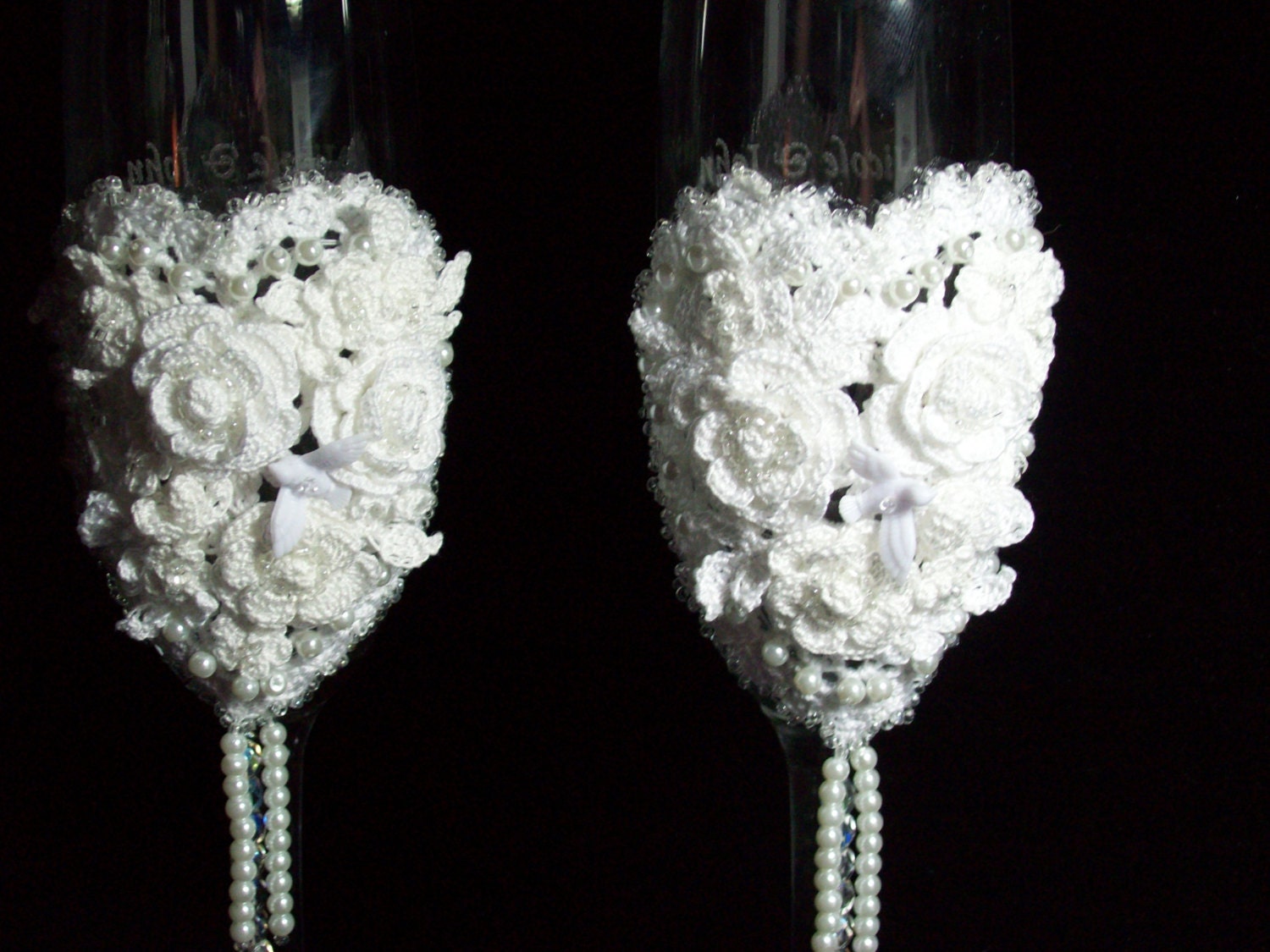Wedding Toasting Champagne Flutes - TyingKnots