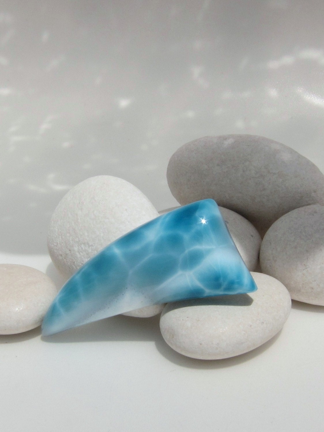 Larimar turtleback cabochon, wild translucent sea blue Larimar claw - 105.0 ct