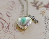 Key To My Heart Silver Rosebud Locket (Mint)
