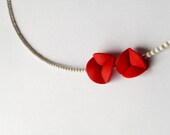 minimal chic necklace 'nO 27 red flower petals between white corals''